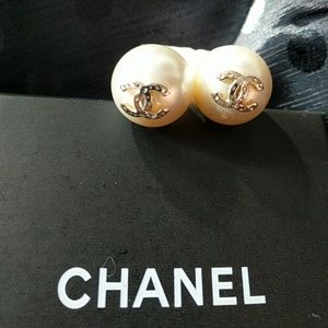 Jumbo pearl earrings